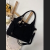 Czarna zamszowa torebka typu shopper z beloczkiem